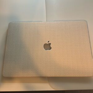 2021 MacBook Pro 13 inch  woven case.